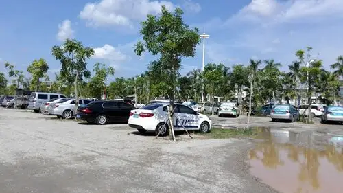 网友发帖吐槽琼海火车站停车场