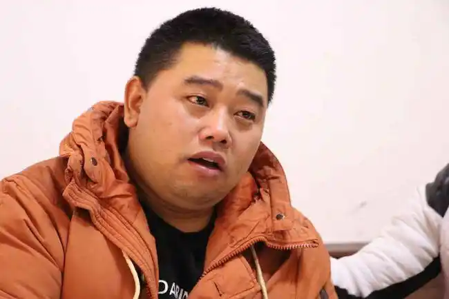 "初中生被老师剃光头10日后跳楼"线索链整理及出入对比