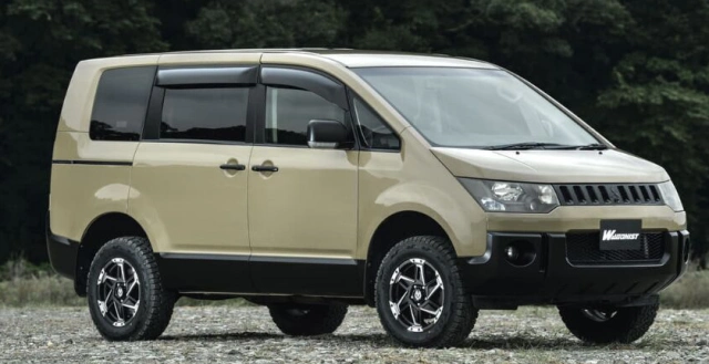 最强悍四驱mpv来了!配帕杰罗同款四驱系统,空间不输本田奥德赛