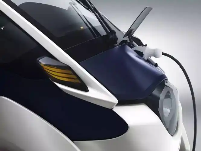 看看汽车霸主丰田开发的倒三轮摩托车