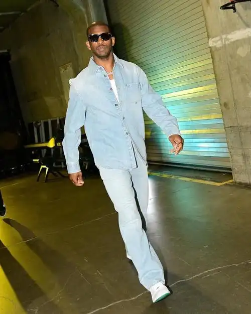 保罗上赛季的个人穿搭look,我还是更喜欢戴墨镜的保罗……|克里斯