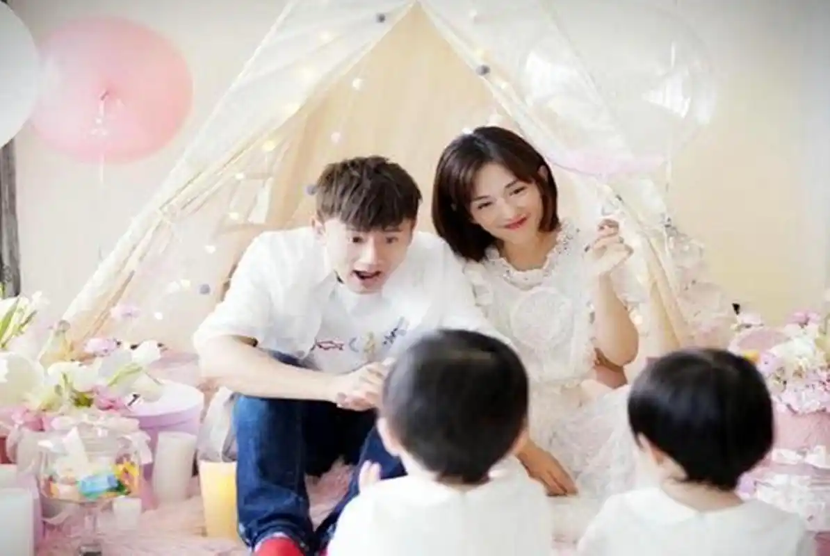 谢娜女儿们长相曝光,看完才知道,怪不得要给双胞胎穿不同款衣服_手机