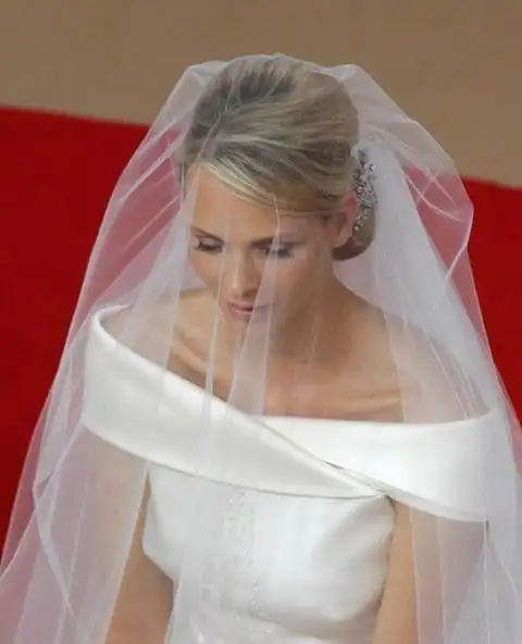 摩纳哥亲王放着美人鱼王妃不要情人遍布全球最宠美国私生女