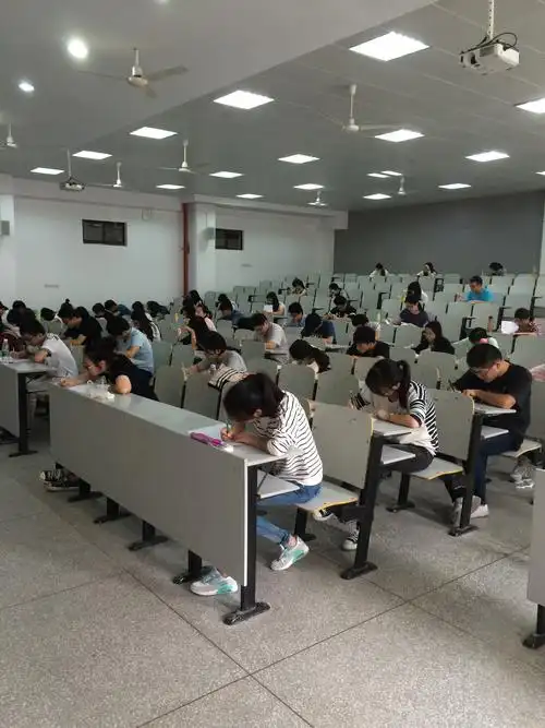 文学院:无人监考树诚信 严以自律促学风