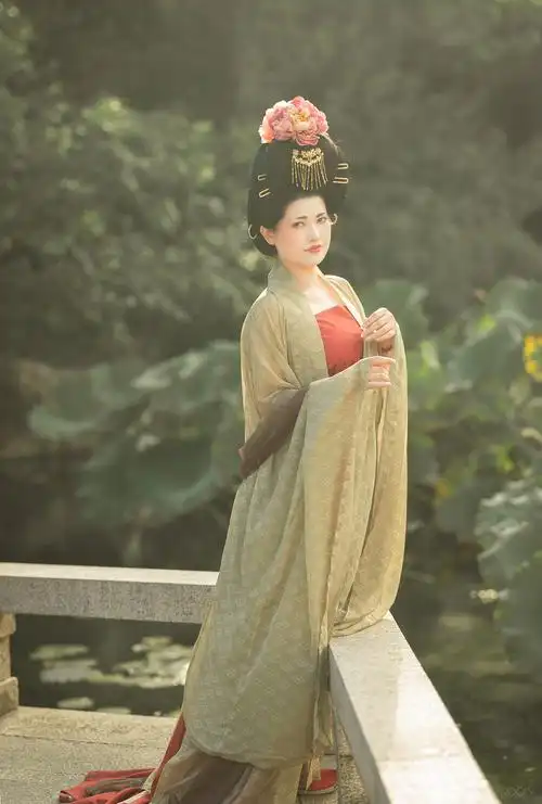 簪花仕女图_微胖凹凸曼-站酷zcool