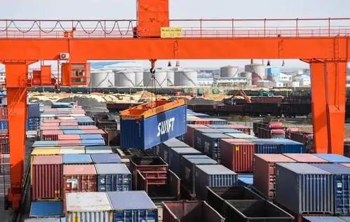 二连浩特口岸:中欧班列运输集装箱今年已突破8万标准箱_铁路