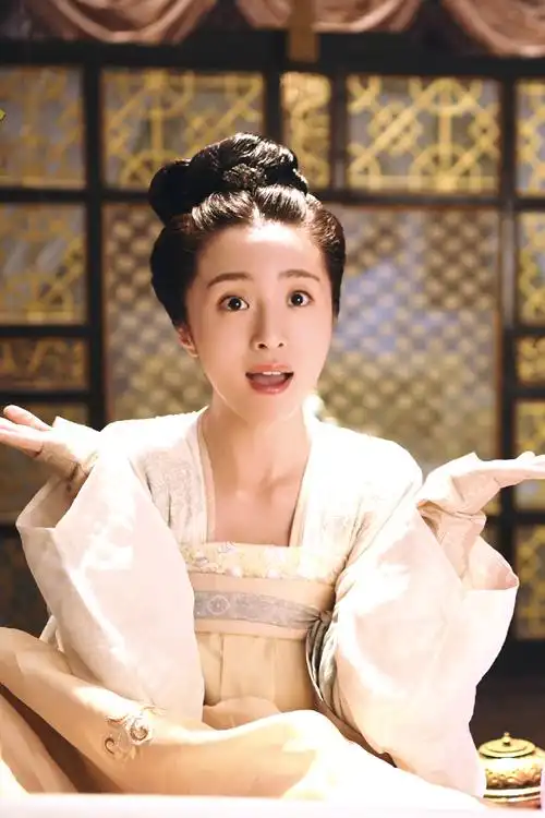 胡冰卿 饰 黄轻风