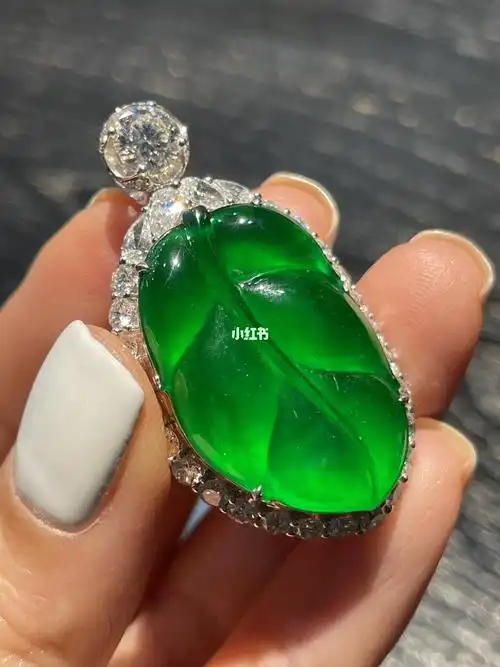 帝王绿玻璃种翡翠