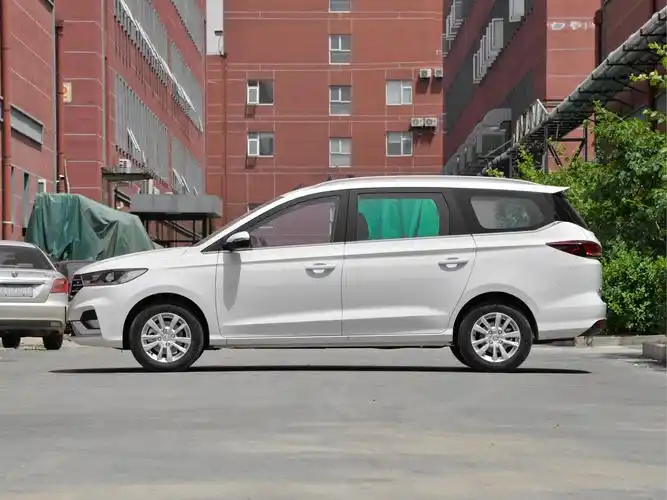 5.98-8.08万的6座mpv,配备自动挡方便好开,实拍宝骏360
