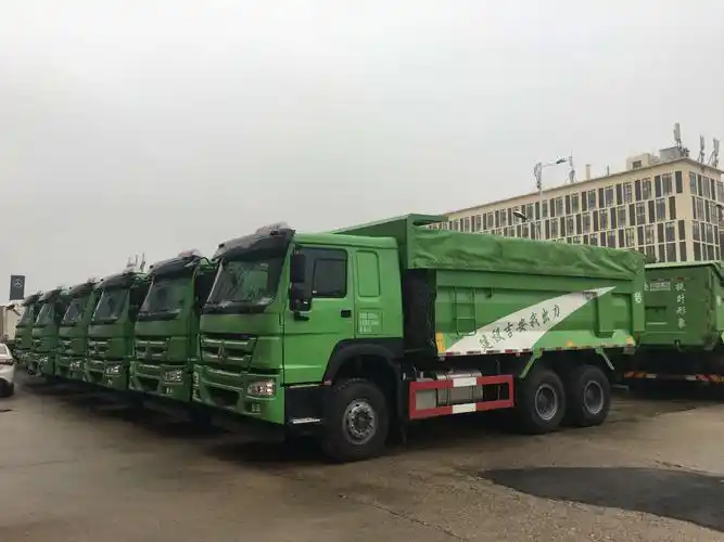 豪沃5.6米渣土车