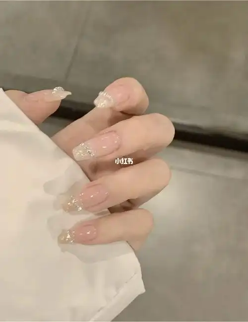 拍结婚照的美甲