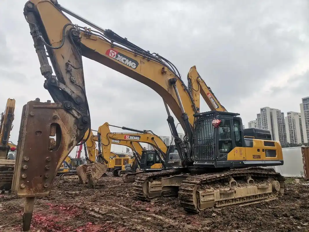 2020年底550带200原装破碎#徐工 #挖机 #挖机视频 - 抖音