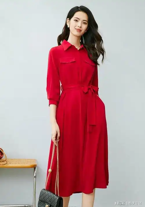 尽显时尚魅力的红色连衣裙,不管在哪里都很出众,让你惊艳十足|裙子|穿