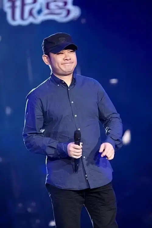 杨坤那英向甘肃捐款捐物上热搜52岁刀郎反被贴马户标签