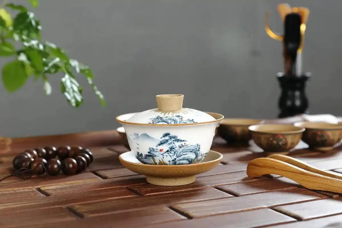 手绘盖碗泡茶更有灵性碗泡茶好喝,茶养碗灵气 - 抖音