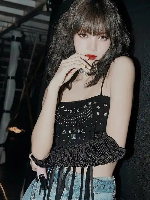 lisa这套黑色演出服在线鲨人