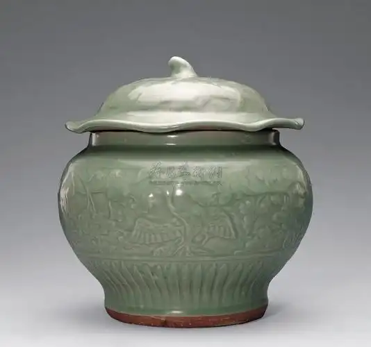 1886元龙泉窑仙鹤荷叶图罐