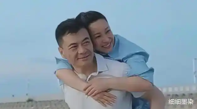 他们两人结婚8年之久,王新军将所有的偏爱都给了秦海璐.