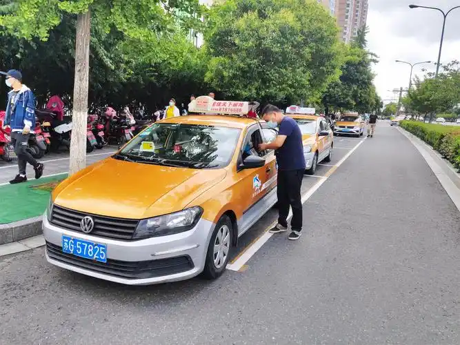出租汽车事业部全力做好出租车创文督查工作