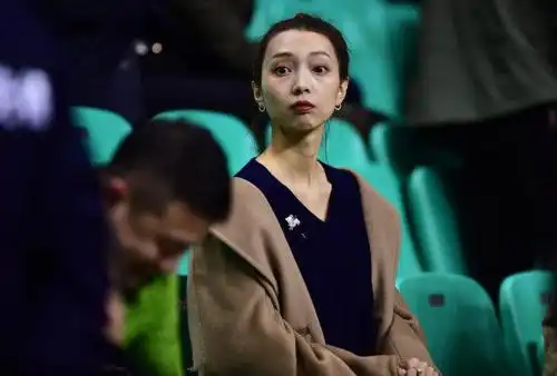 李晓旭是真正富二代但仍然为篮球拼洒热血妻子更堪称佳人