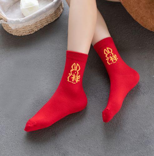 新款红袜子男女本命年纯色棉袜情侣款兔年卡通图案大红色刺绣款