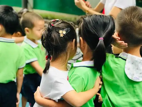 协和幼儿园岭南园中一班 写美篇找啊找啊找朋友,我们都是好朋友!