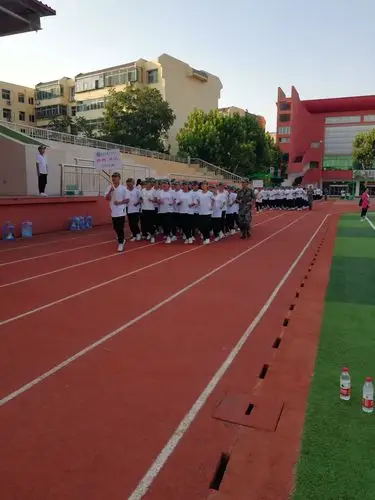 保定市第十七中学1916班军训纪实