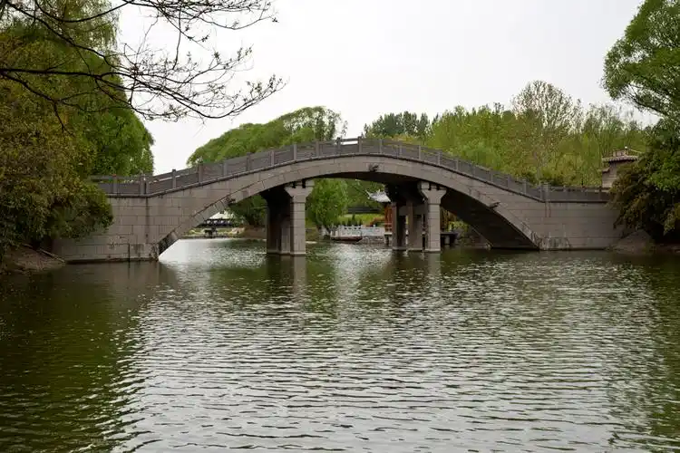 开启关羽千里走单骑过五关斩六将壮举的许昌灞陵桥