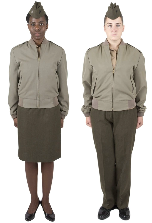 美国海军陆战队b类常服可佩戴船形帽,军官和士兵均可佩戴,军官在帽子