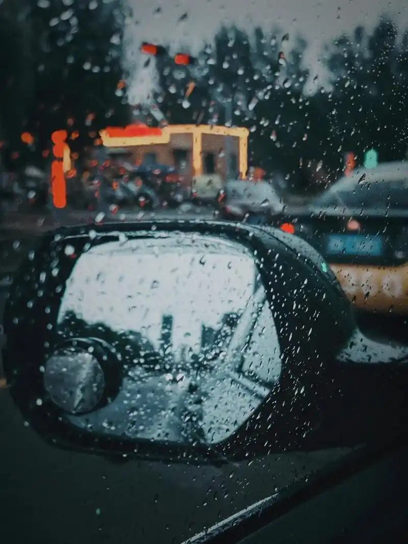 最近过的好不开心 想发个朋友圈诉苦 好像不太合适