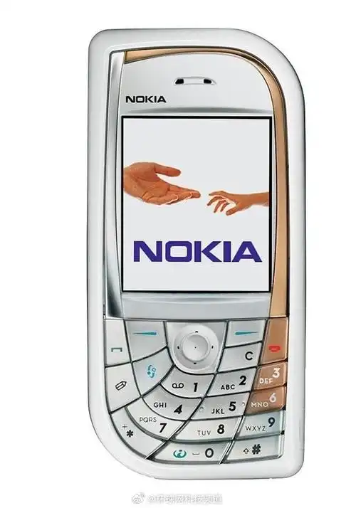 【诺基亚"杀"回来了】  时隔25年,诺基亚推出经典机型3210的复刻版,5