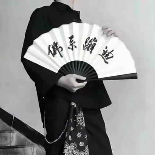 扇子男一扇,遮百丑