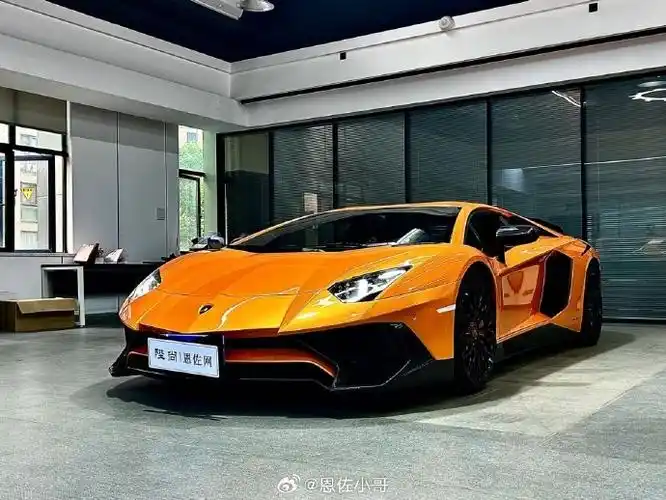 早上好~兰博基尼 aventador lp700 橙外/橙内12年6月上牌,1.