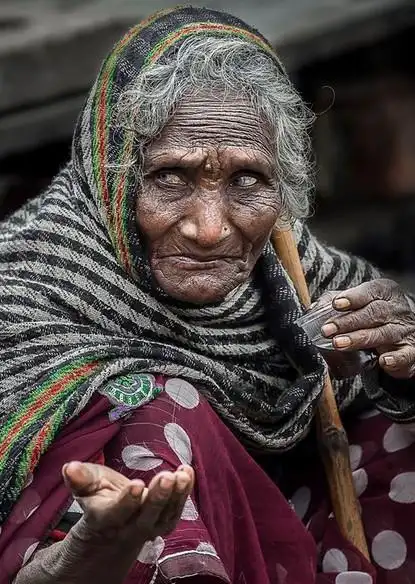 直击全球各国的街头乞丐,悲惨处境让人心酸,中国乞丐看着最可怜
