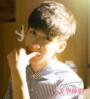 男生们花子头发型什么样的款式用的更多一些呢?