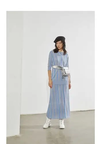 tsubomi子苞米2020年春夏新款五分袖撞色亚麻舒适套头针织衫女 浅蓝