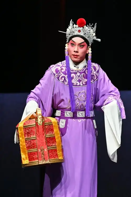 彭庆华表示:"作为一名立志于传承粤剧,发展粤剧的演员,我已经有30年