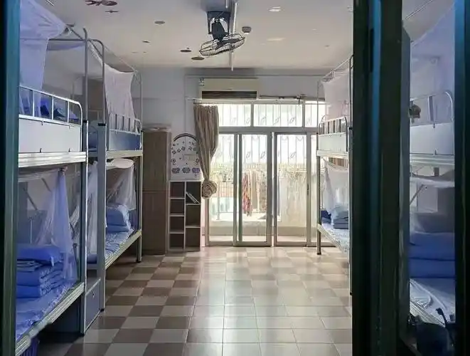 8人间文田中学10人间江义中学8人间大家都来说说你们学校宿舍怎么样?