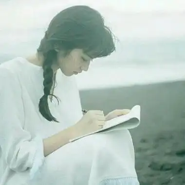 漂亮与众不同的女生头像图片