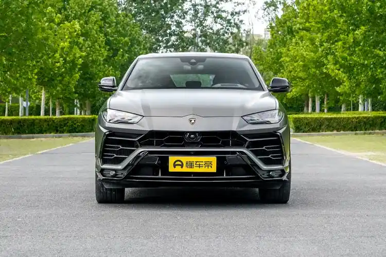 兰博基尼urus:中大型suv,零百3.6s,售价294.11万,整体如何?
