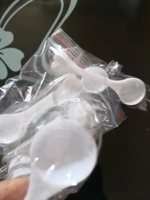 为了严格控制盐量特意到淘宝买了量勺,3克的,感觉好大,可以摇好多盐