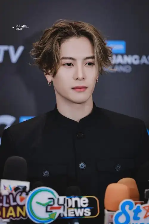 创造营首个海外女团出道##王嘉尔新中式造型