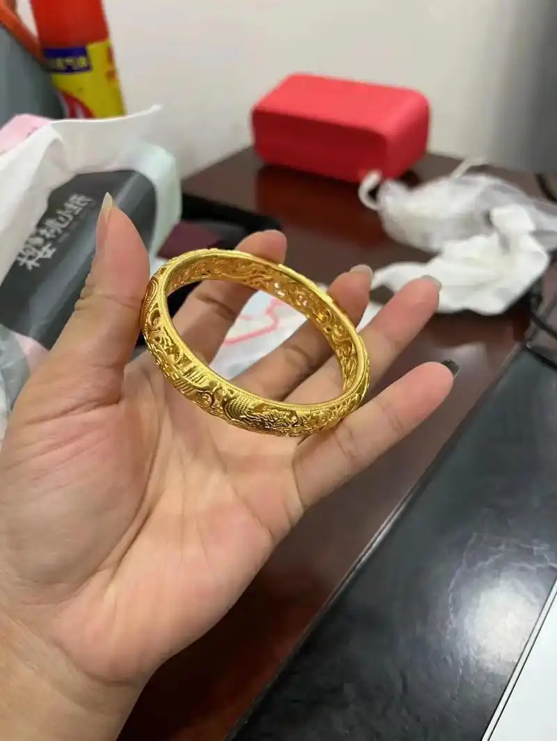 金包银手镯,最近最新款最火的假黄金,@龙太的家人们,大家注意 - 抖音