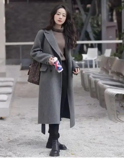 灰色中长款大衣搭配什么颜色(36套灰色大衣好看的搭配方法)(41)