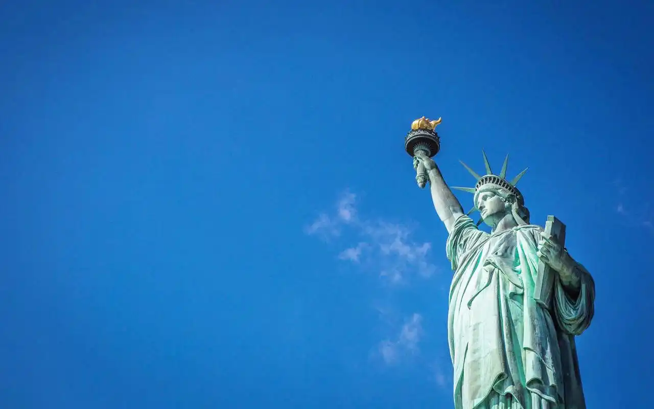自由女神像高清电脑桌面壁纸