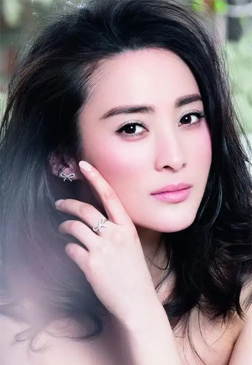 蒋勤勤经纪人(公司) _蒋勤勤代言费用价格_蒋勤勤平面肖像报价_梦之星