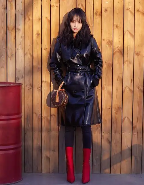 张嘉倪为秀"蚊子腿",把鞋子当裤子穿,我和你不在同一个频道!