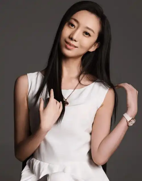 回顾:奥运舞台摔落,终身残疾,张艺谋愧疚一生的女人还好吗