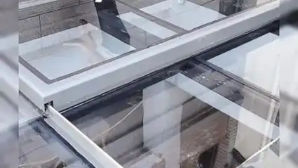 河池都安别墅地下室采光井天窗用电动侧滑平移天窗通风透气阳光房