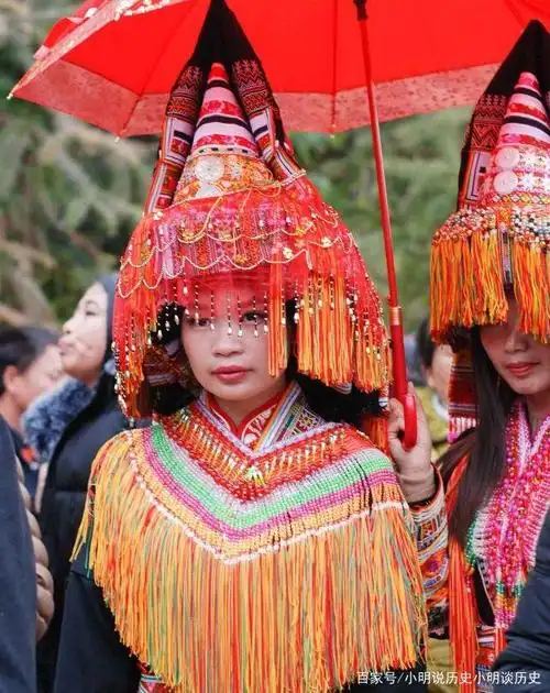 图五,广西过山瑶服饰